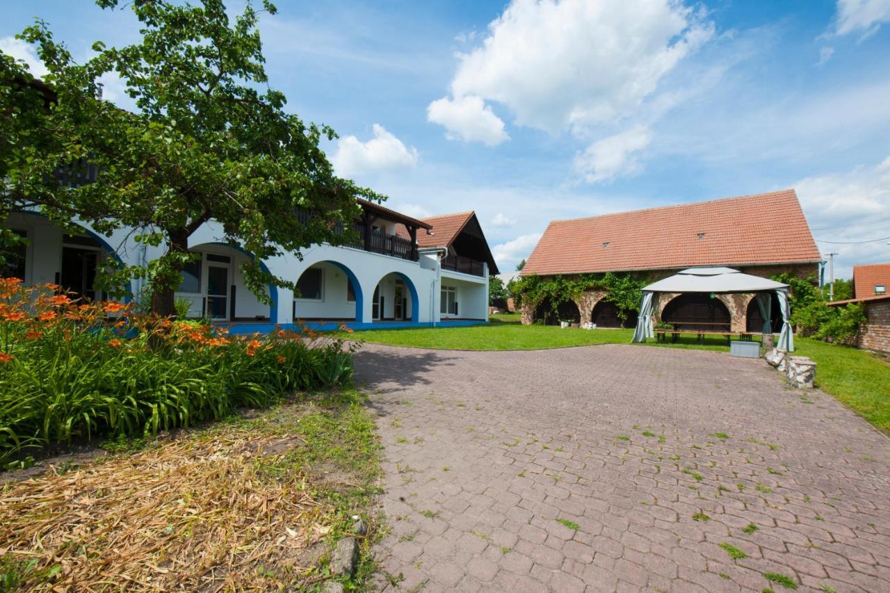 Penzion Posada Podivin Экстерьер фото